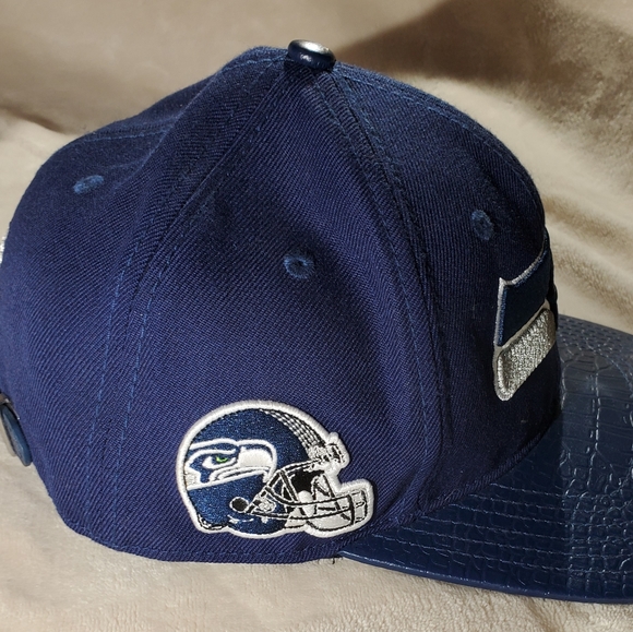 Seattle Seahawks team hat with Leather Bill - Picture 2 of 4